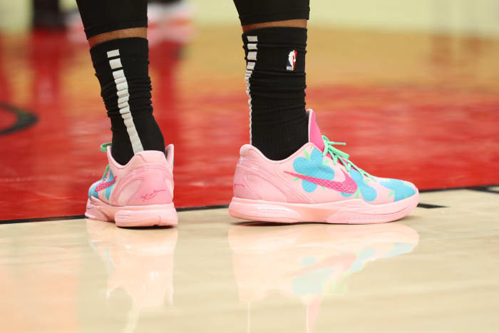 Chicago Bulls forward DeMar DeRozan wearing the Nike Kobe 6 Protro 'Pink Flowers PE'